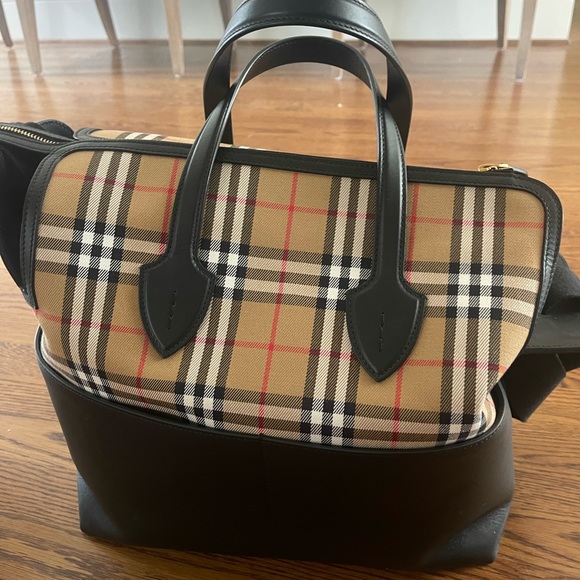 Burberry Bags Burberry Uni Black Leather Kings Wood Camel Check